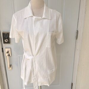 White Shirt Dress/Top. Short Sleeves, Tie Waist. Pockets. Size M.